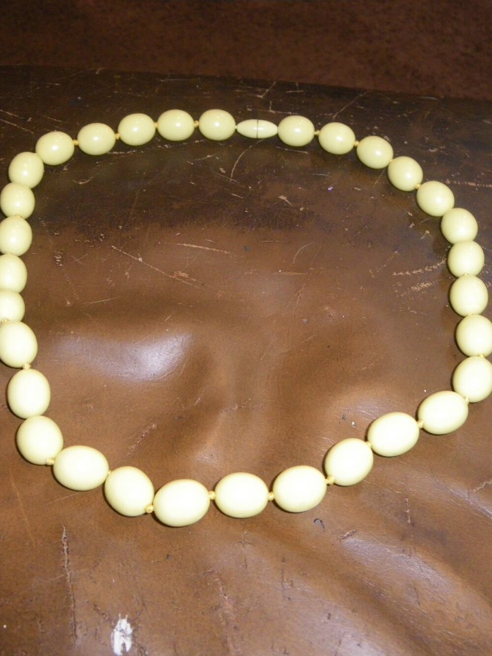 Vintage Women’s 1970’s Long Large Beaded Necklace w/ Screw Clasp
